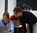 Roddelende Robots: Wat AI over ons zegt als we niet kijken